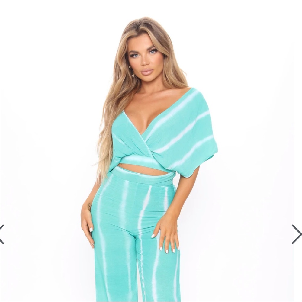 NWT FASHION NOVA FEEL THE VIBE TURQUOISE SET